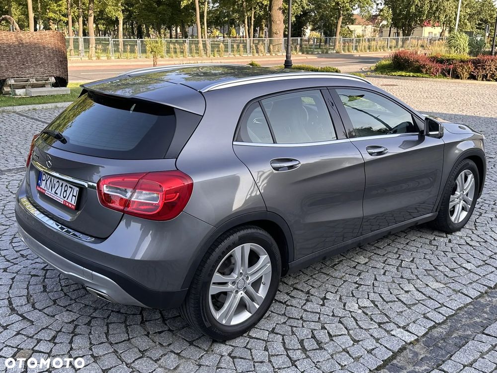 Mercedes-Benz GLA 200 7G-DCT - 12