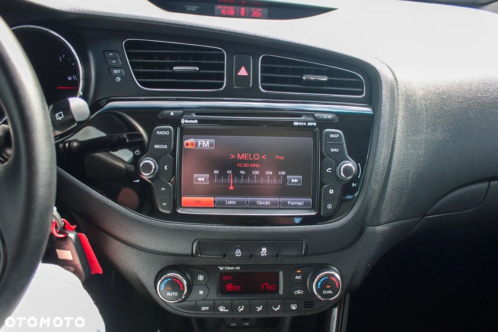 Kia Ceed 1.6 GDI Dream Team Edition - 17