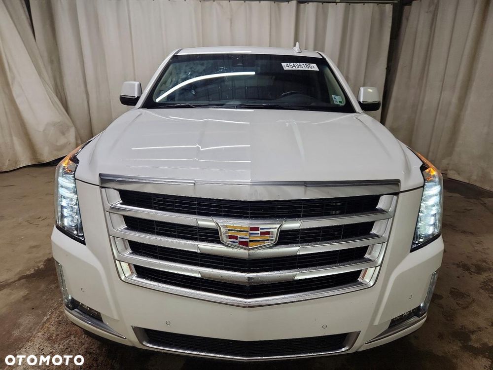 Cadillac Escalade - 2