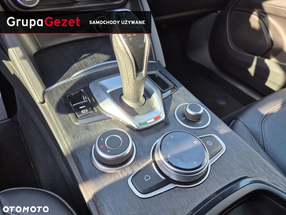 Alfa Romeo Stelvio - 16