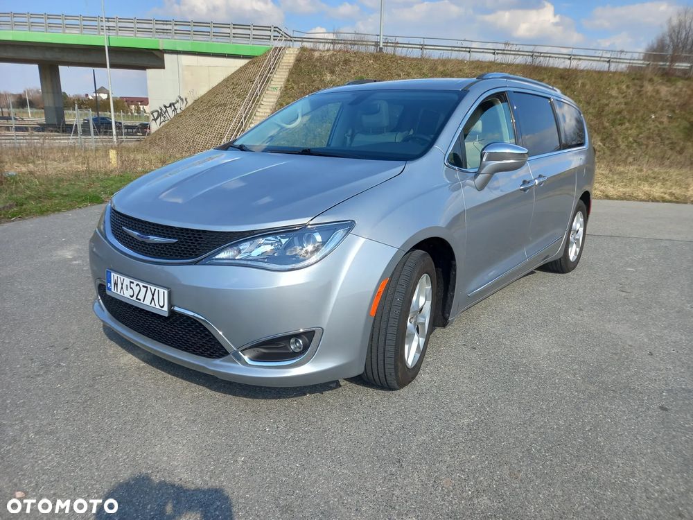 Chrysler Pacifica - 2