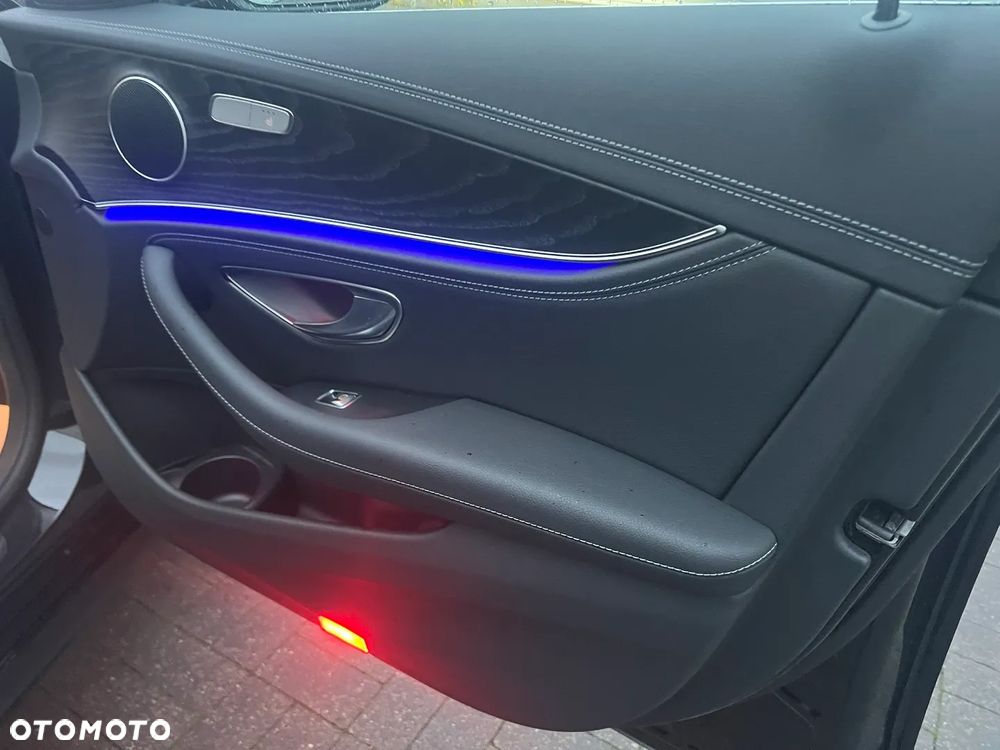 Mercedes-Benz Klasa E 200 4-Matic 9G-TRONIC - 31