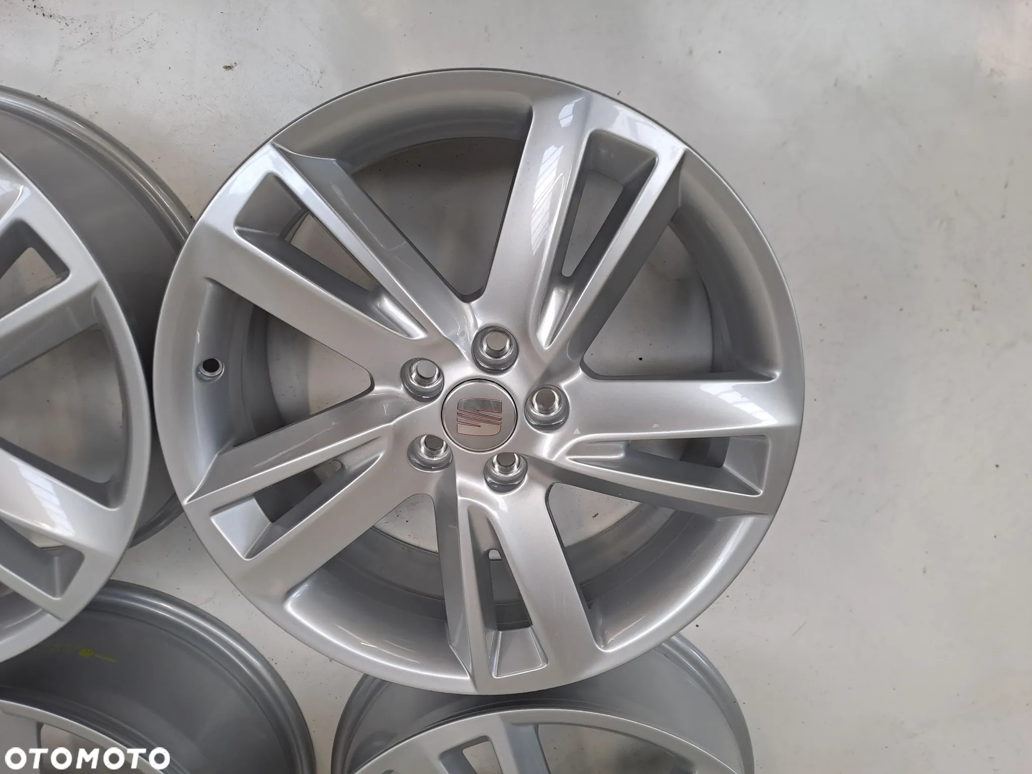 FELGI ALUMINIOWE 5x100 6.5Jx17 CALI ET48 6F9601025 SEAT ARONA IBIZA AUDI SEAT SKODA VW DEMO Komplet - 5
