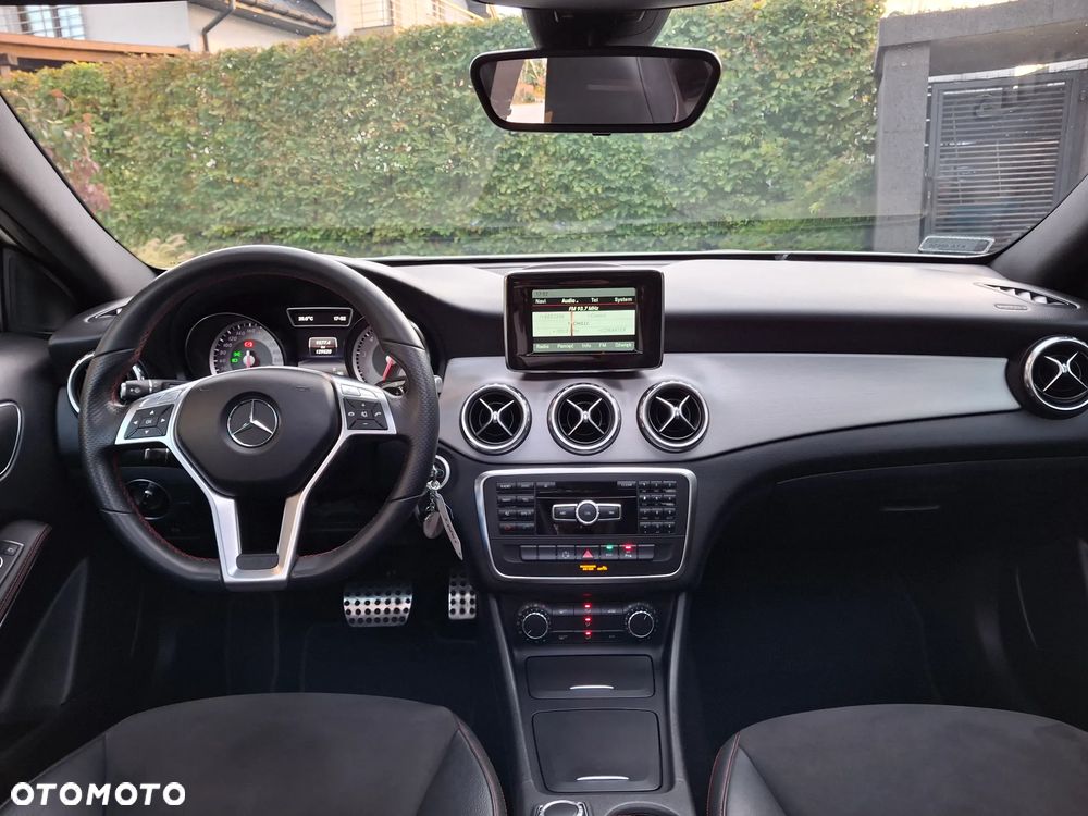 Mercedes-Benz GLA 200 7G-DCT AMG Line - 19