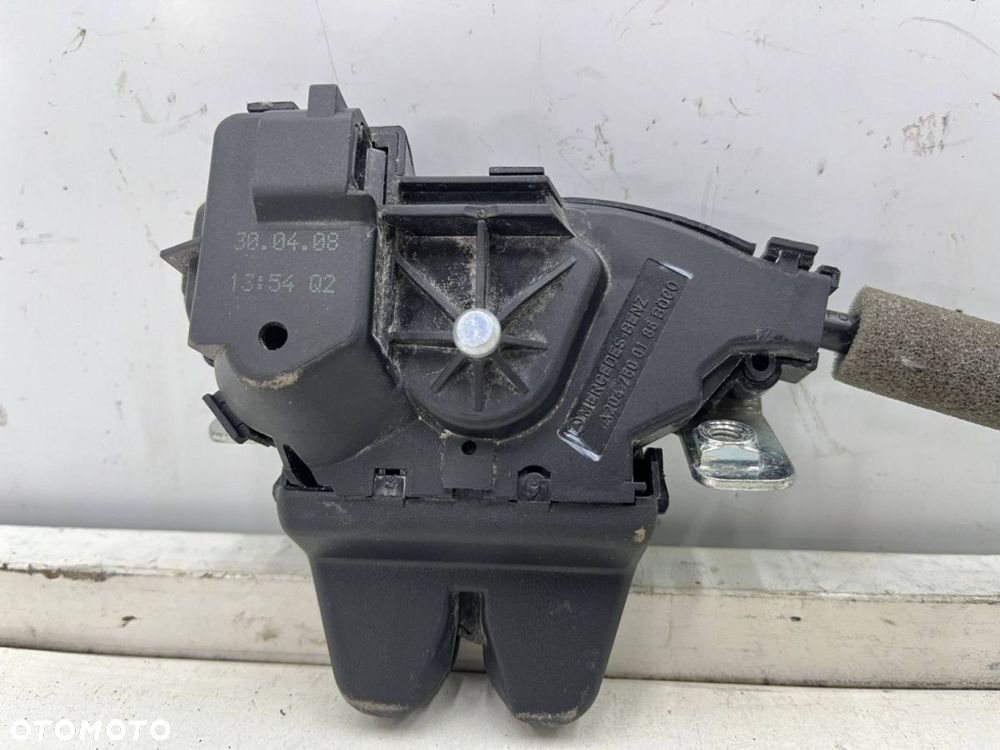 Zamek klapy bagażnika Mercedes w204 C-klasa Sedan 07-14r. mechanizm linka a2047500185 - 4