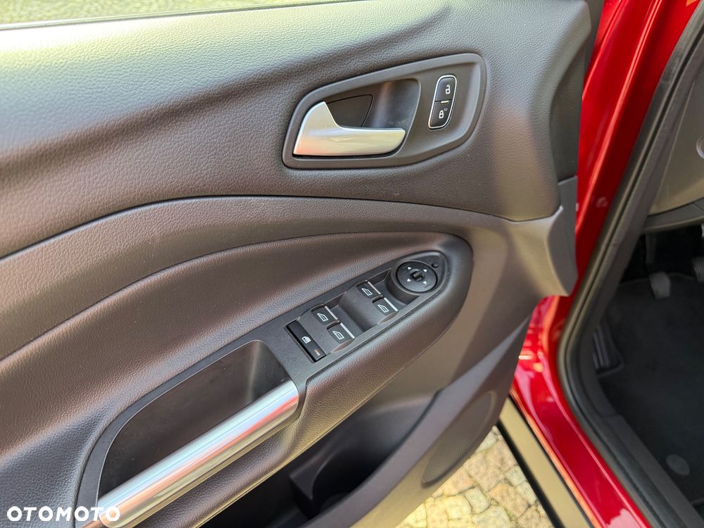 Ford Kuga 1.5 EcoBoost 2x4 Titanium - 24