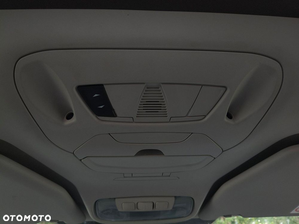 Ford Tourneo Connect Grand - 29