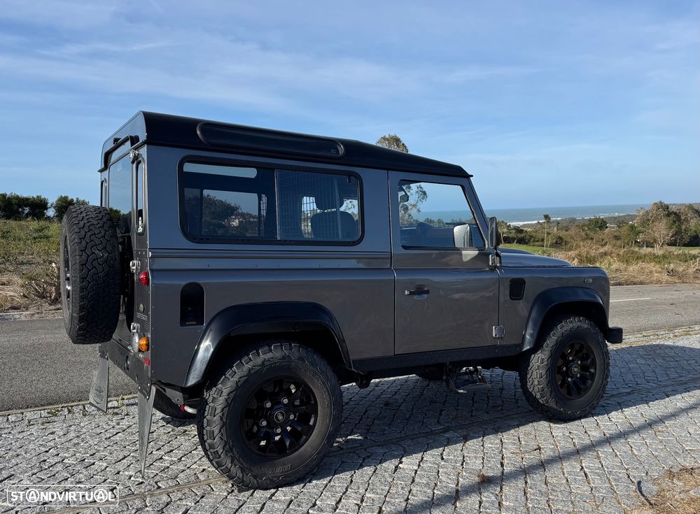 Land Rover Defender 90 Hard Top SE - 3