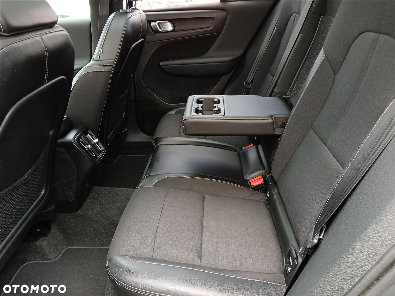 Volvo XC 40 D3 SCR Momentum - 9