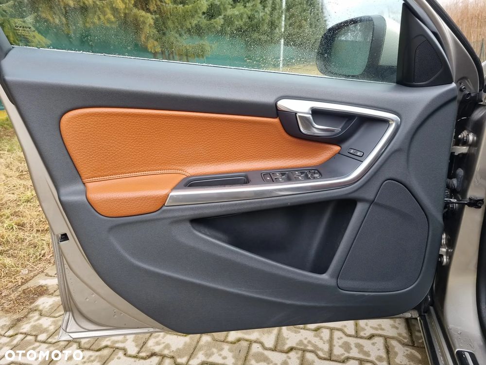 Volvo S60 D3 Summum - 25