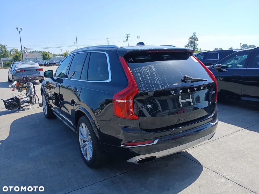 Volvo XC 90 - 9