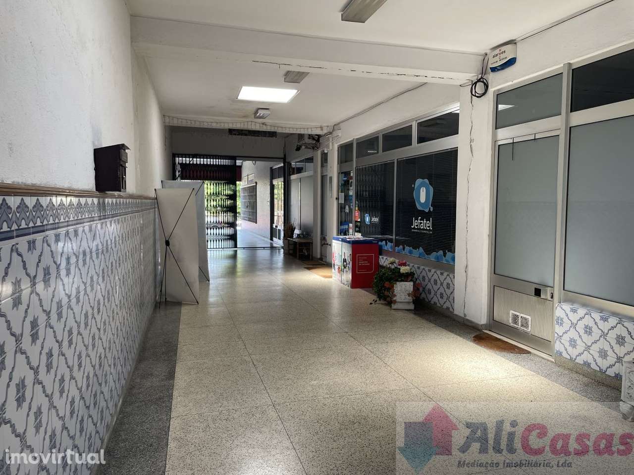 Loja com Montra e Cave - Grande imagem: 2/20