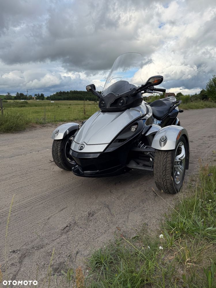 Can-Am Spyder - 2