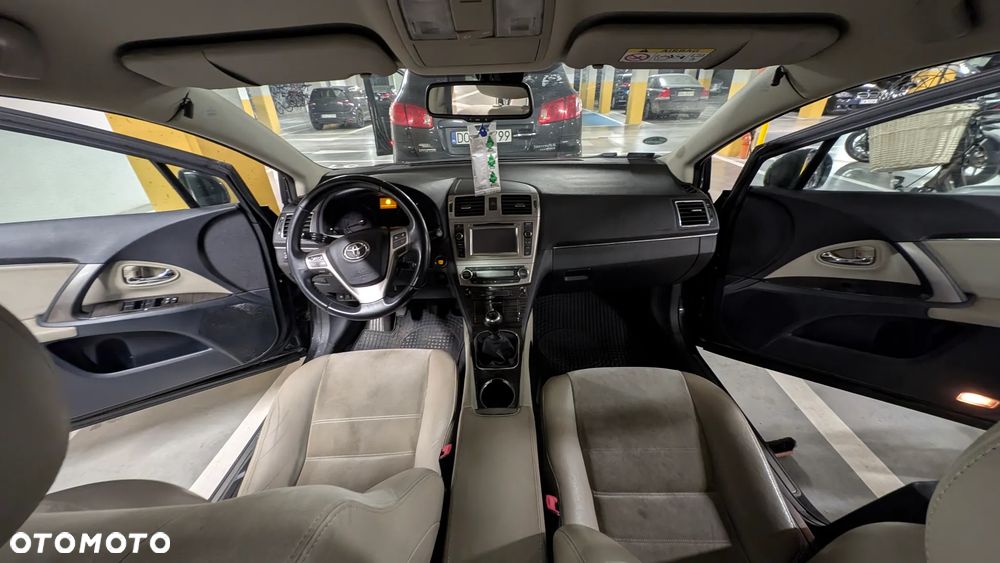 Toyota Avensis 2013 photo 3