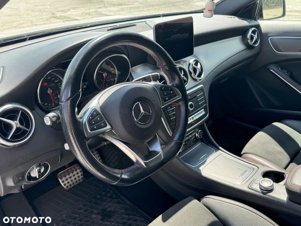 Mercedes-Benz GLA 200 7G-DCT AMG Line - 7