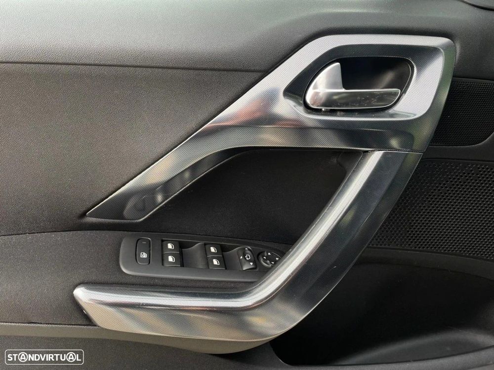 Peugeot 2008 1.2 PureTech Allure - 14