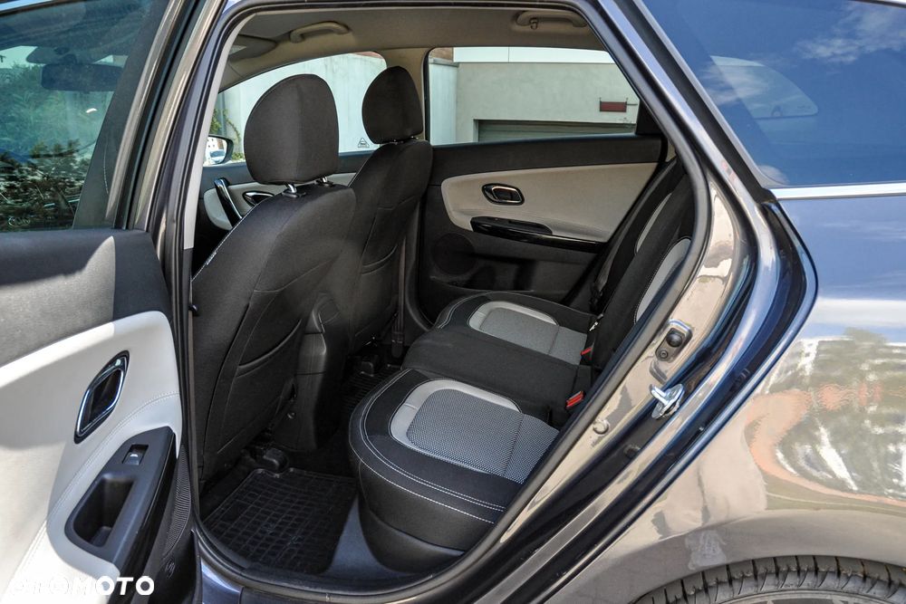 Kia Ceed - 8