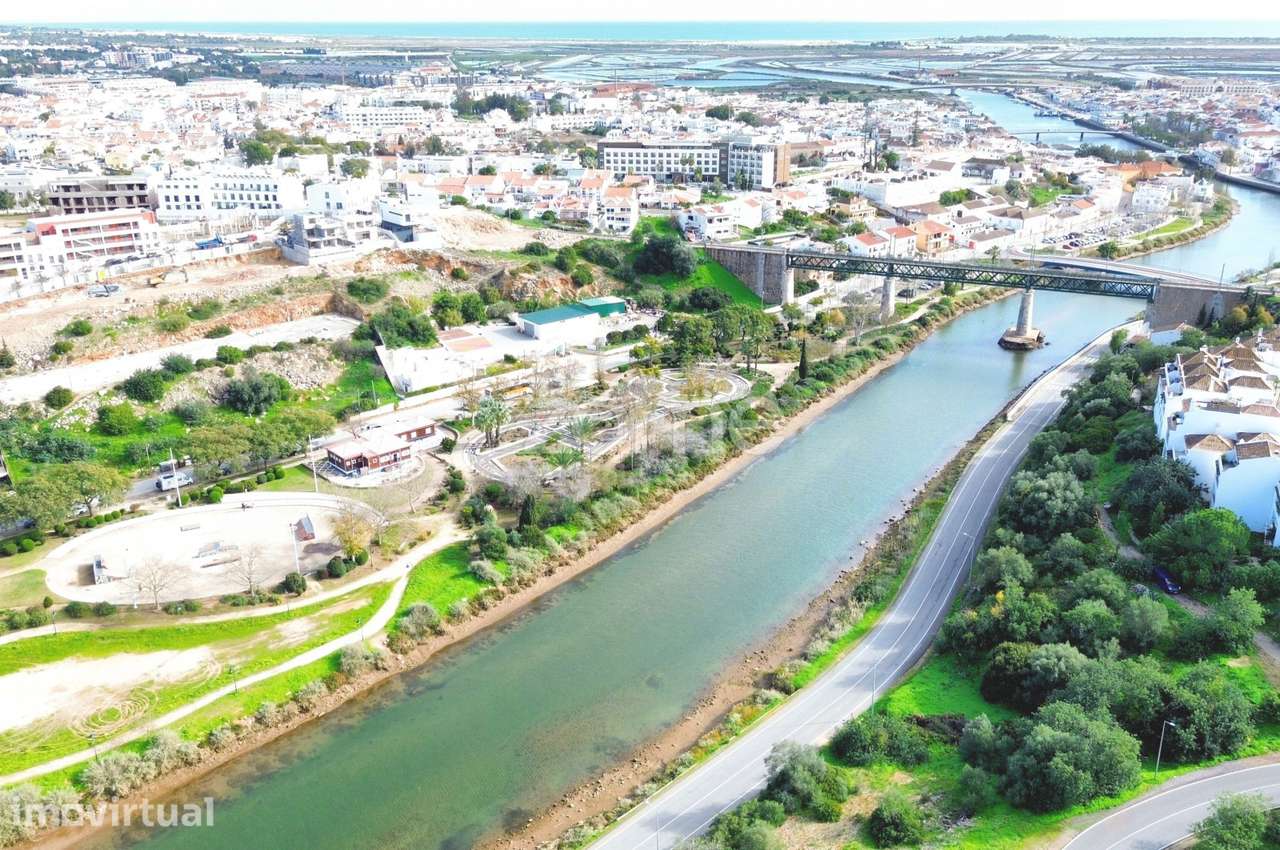 Apartamento T2 em Tavira com piscina e estacionamento privativo