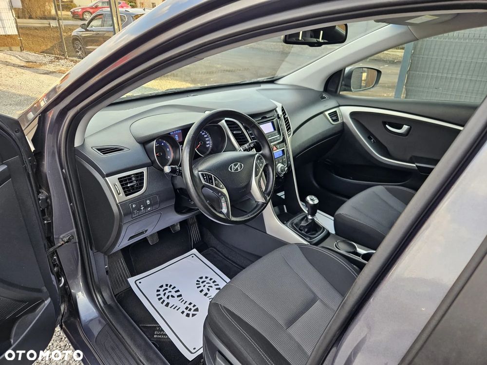 Hyundai i30 blue Kombi 1.6 CRDi Style - 18