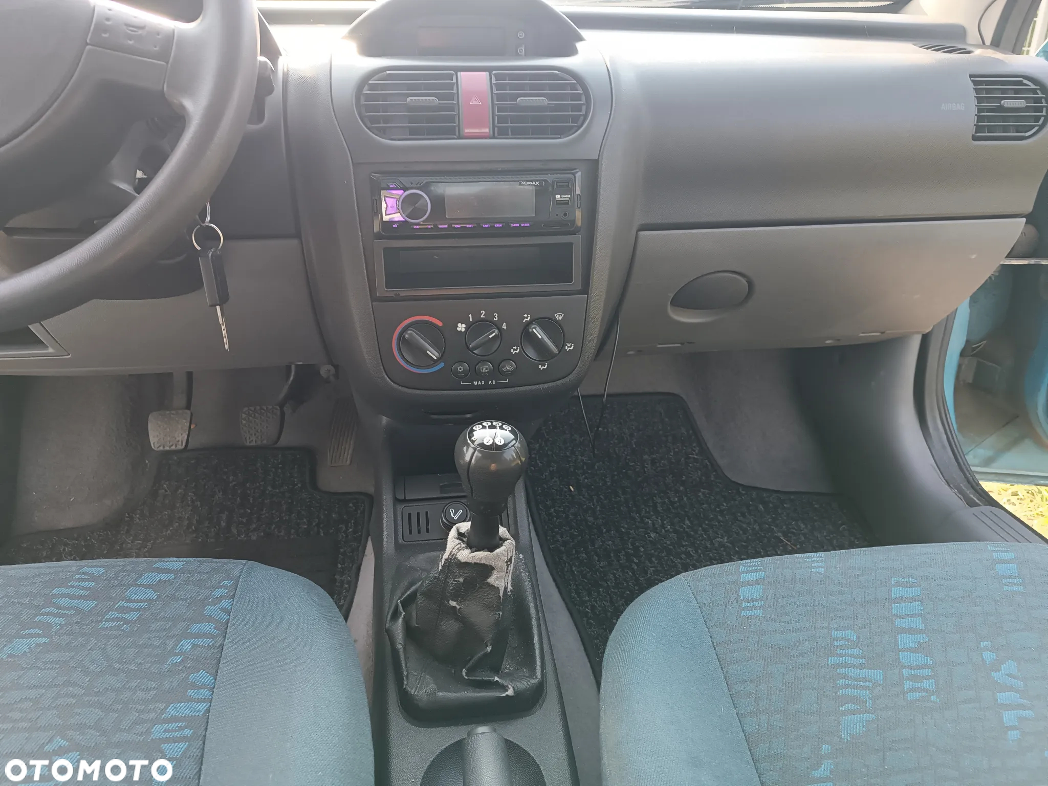 Opel Corsa 1.2 16V Cosmo - 8
