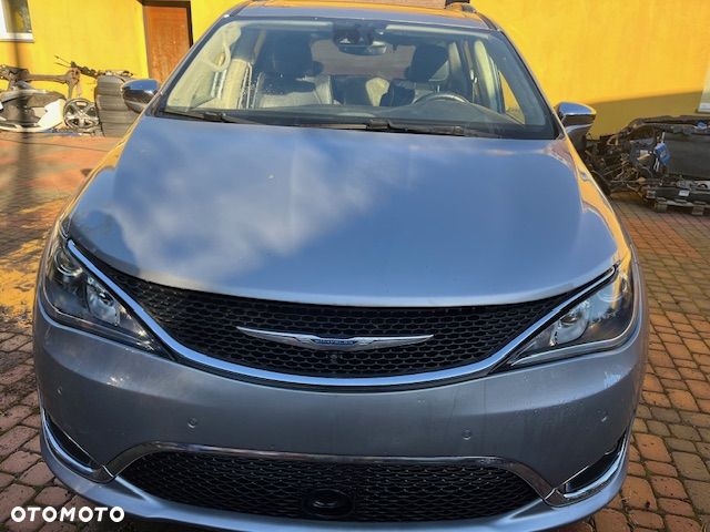 Chrysler Pacifica - 36