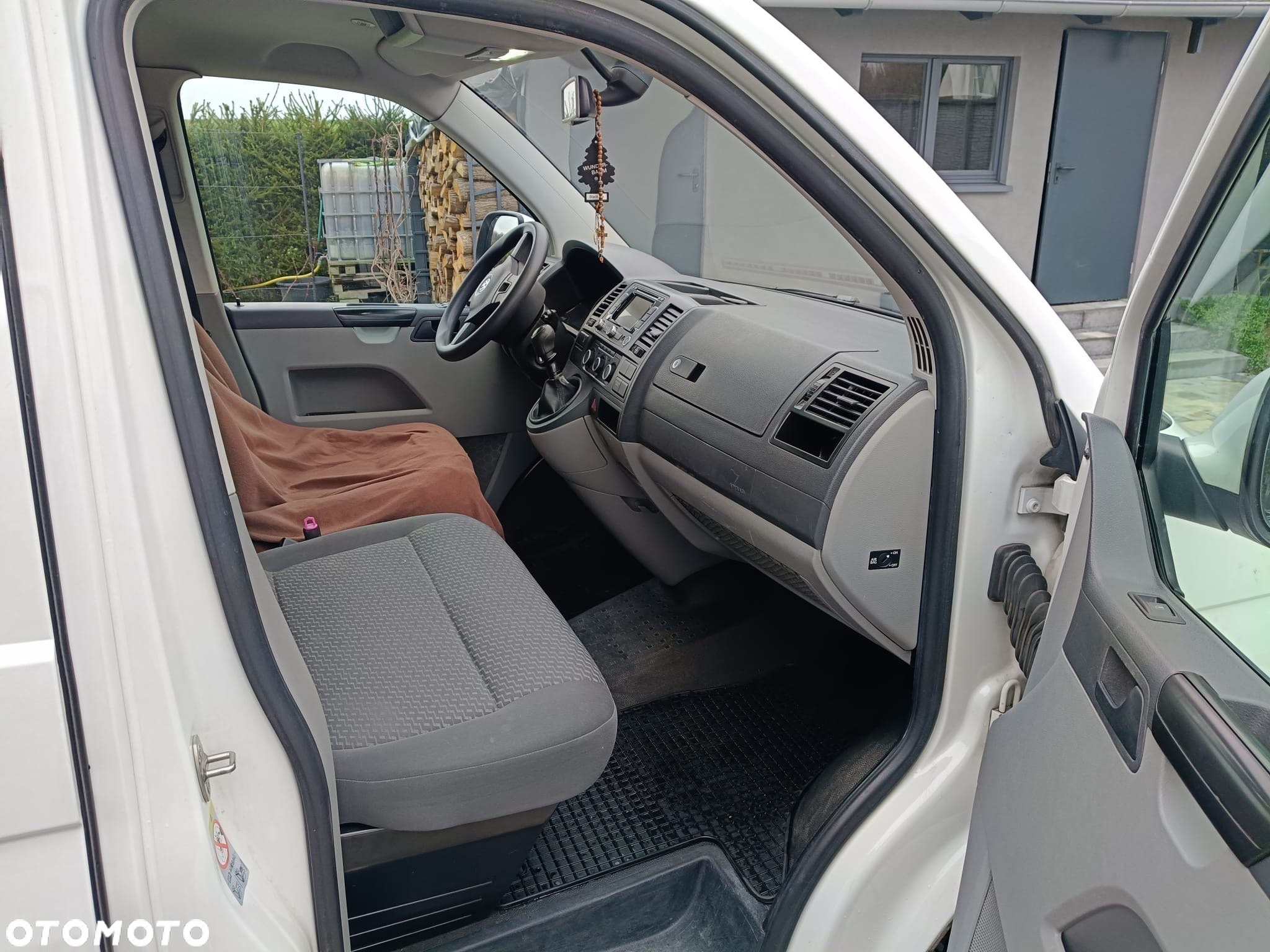 Volkswagen Caravelle - 8