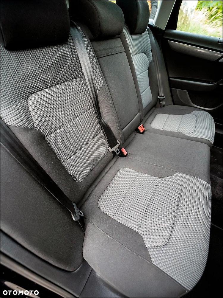 Volkswagen Passat - 8