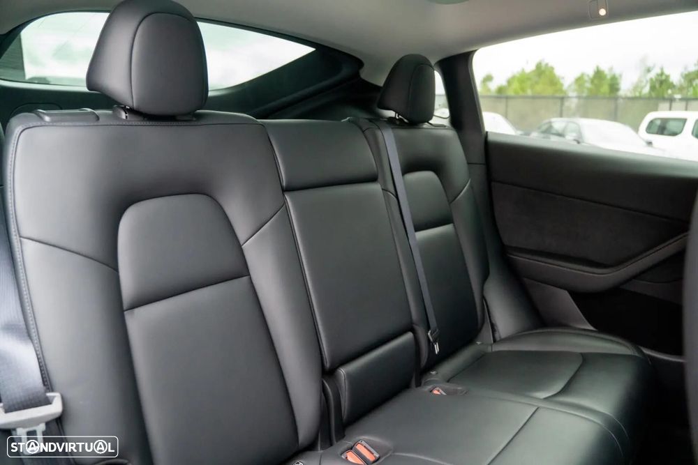 Tesla Model Y Long Range Dual Motor AWD - 11