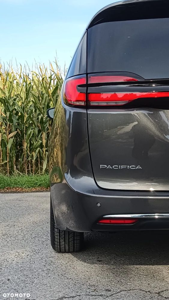 Chrysler Pacifica - 12