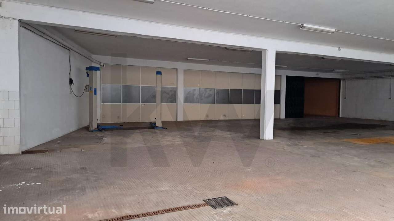 Armazém/ Garagem 1160 m2  perto da Rotunda da Boavista, Constituição, - Grande imagem: 3/20