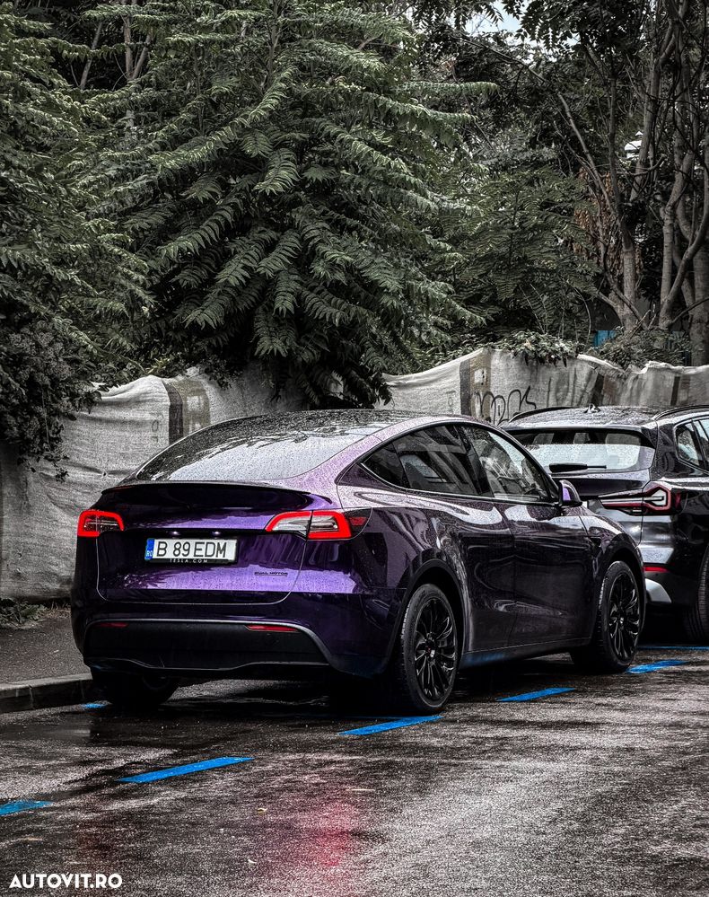 Tesla Model Y - 2