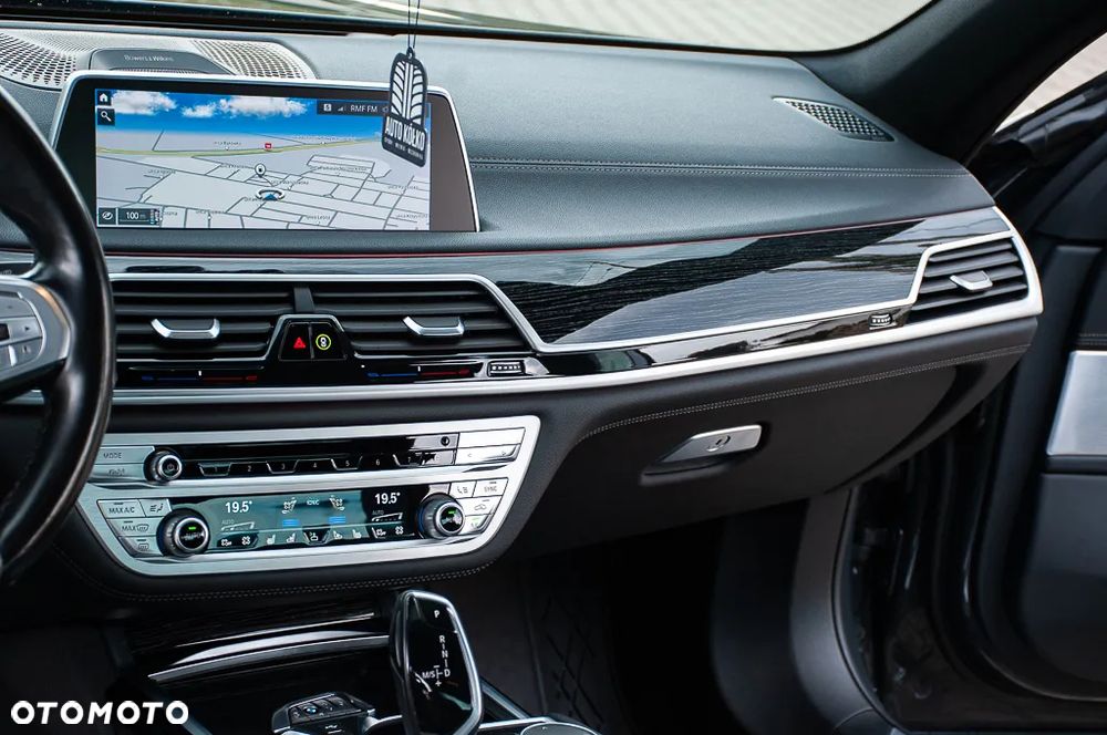 BMW Seria 7 745e - 15