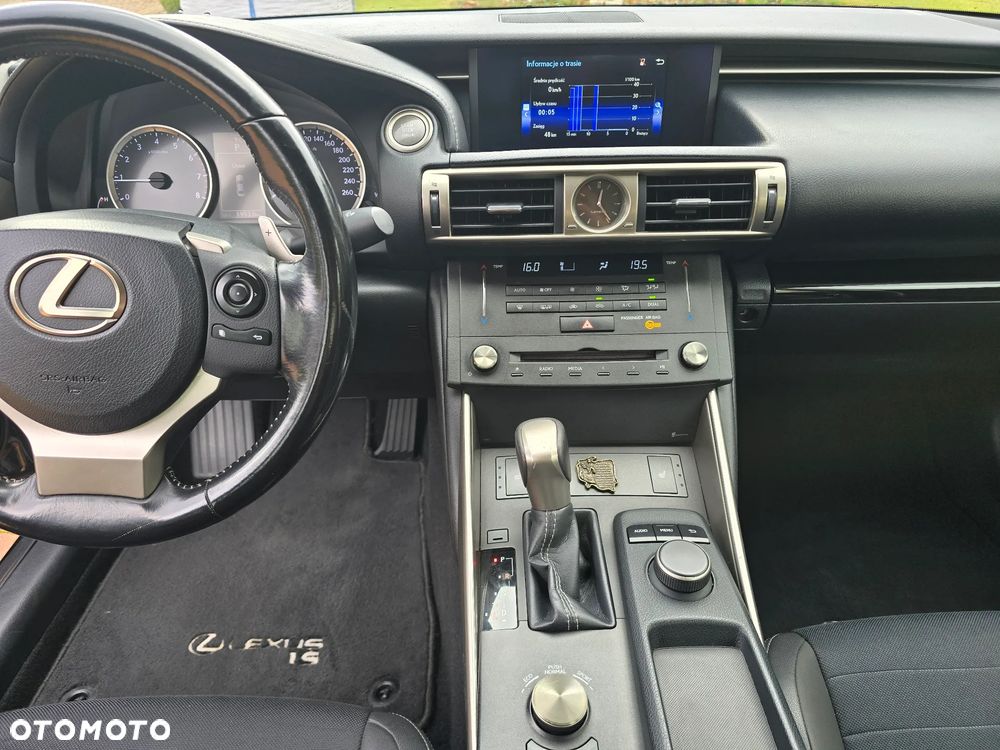 Lexus IS 200t / 300 Prestige - 28
