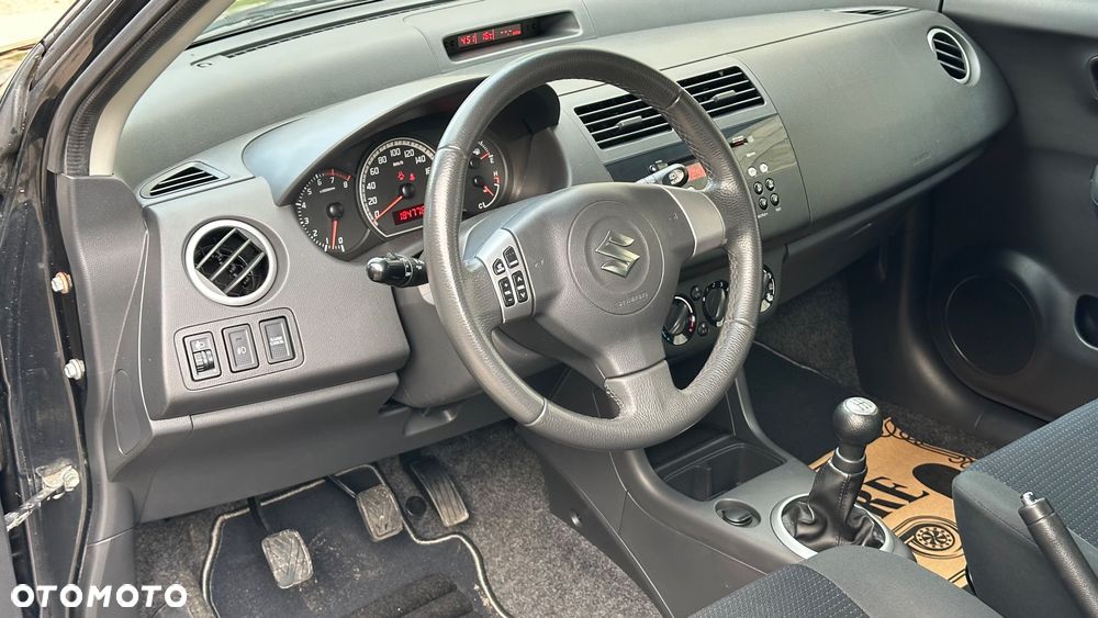 Suzuki Swift 2007 photo 5