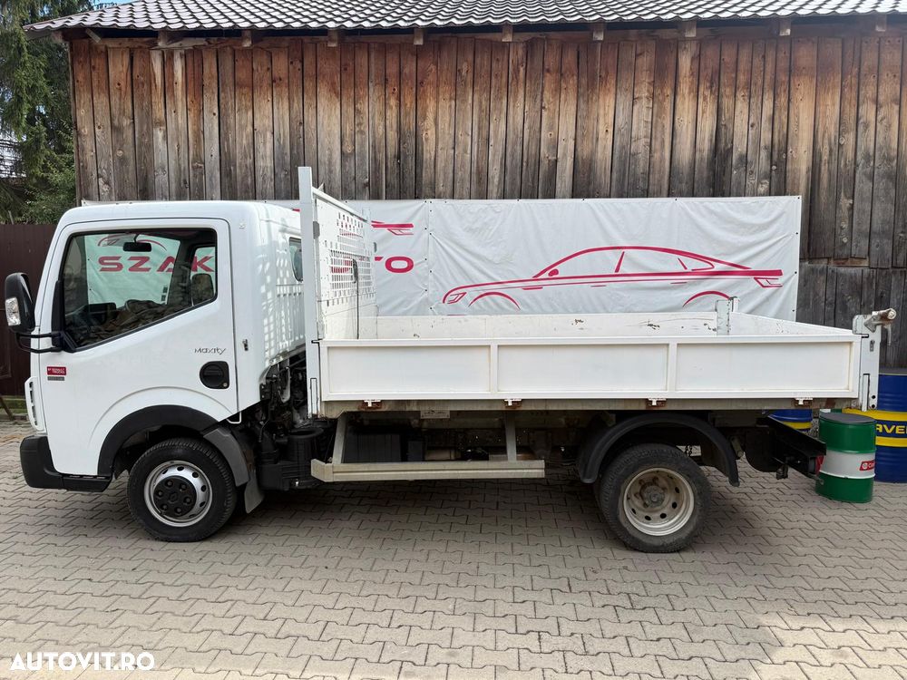 Renault Maxity - 4