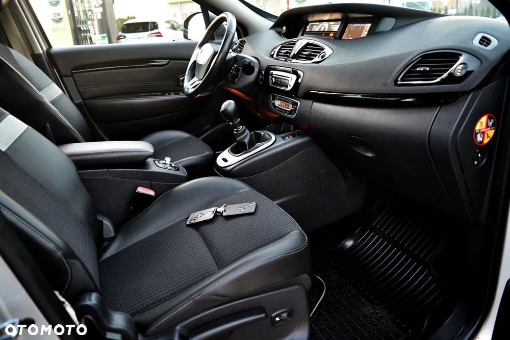 Renault Scenic 1.6 dCi Energy Bose Edition S&S - 13