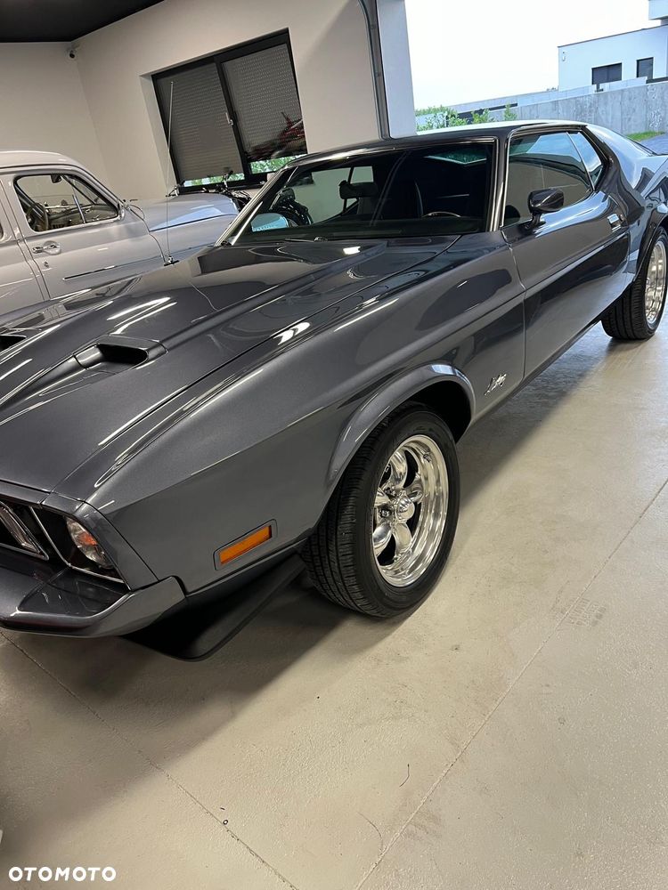 Ford Mustang - 1