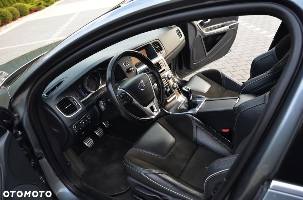 Volvo V60 D2 Drive-E R-Design Momentum - 22