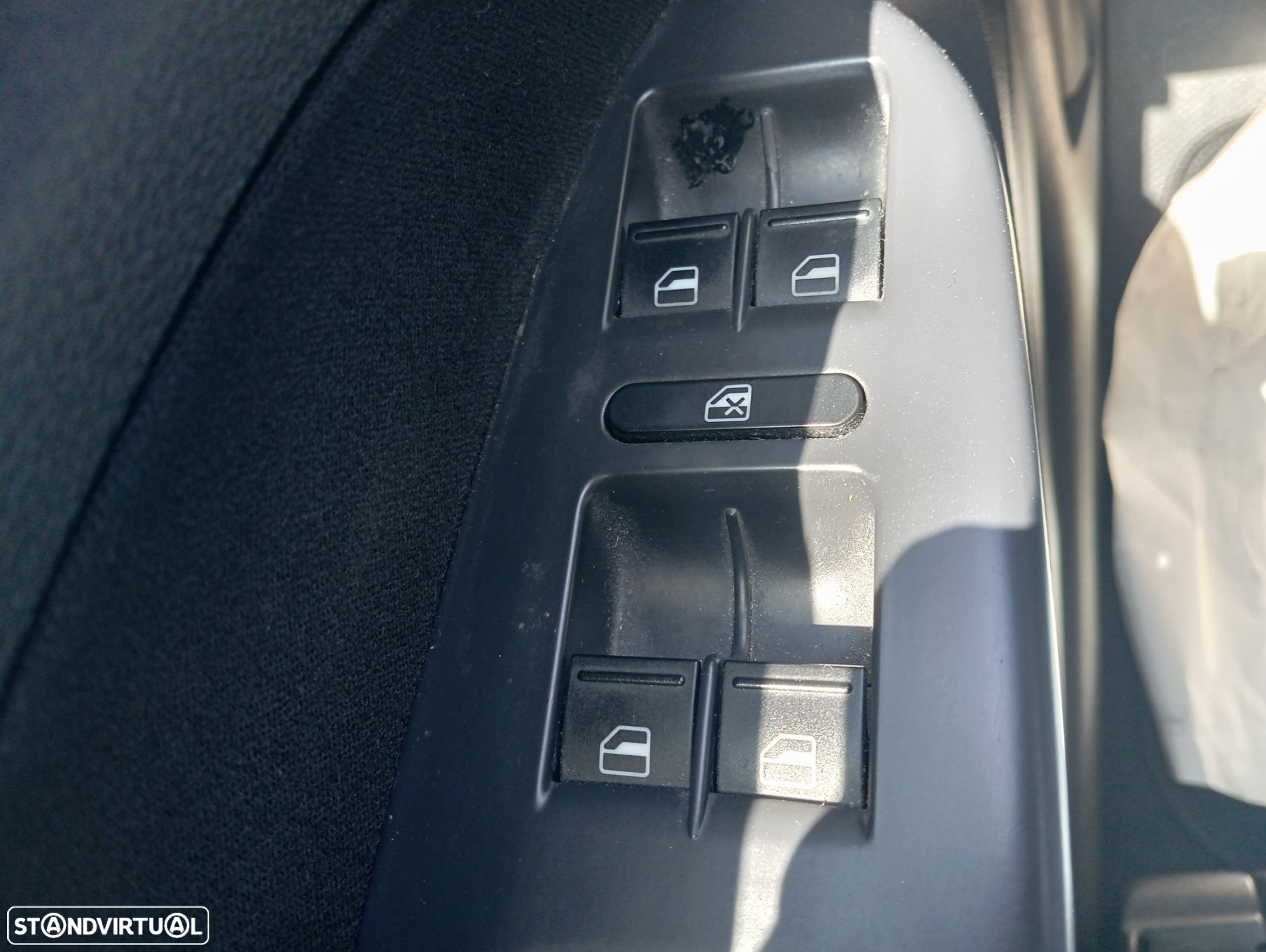 VW Touran 1.9 TDi Highline 7L - 9