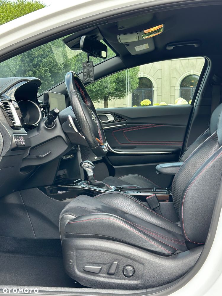 Kia ProCeed 1.6 T-GDI GT DCT - 16