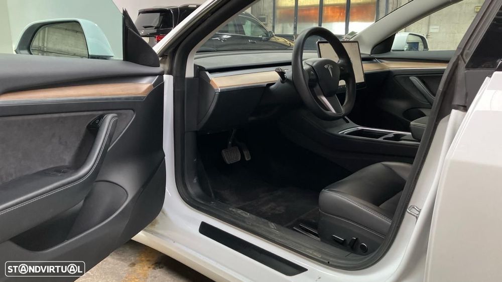 Tesla Model 3 Standard Range Plus RWD - 3