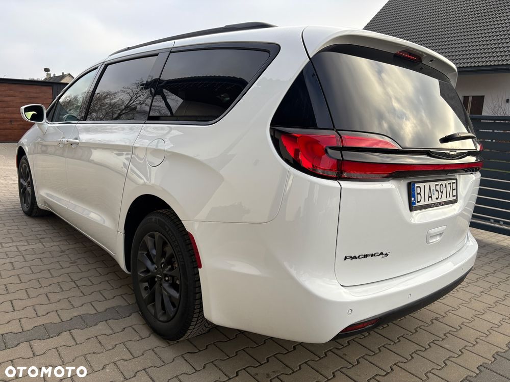 Chrysler Pacifica - 12