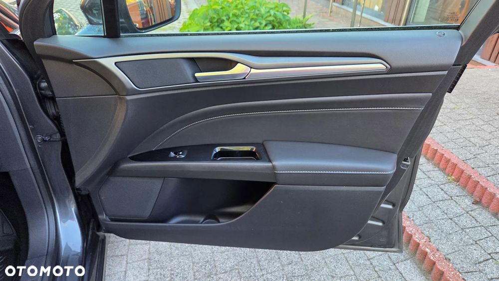 Ford Mondeo 2.0 TDCi STart-Stopp Titanium - 33