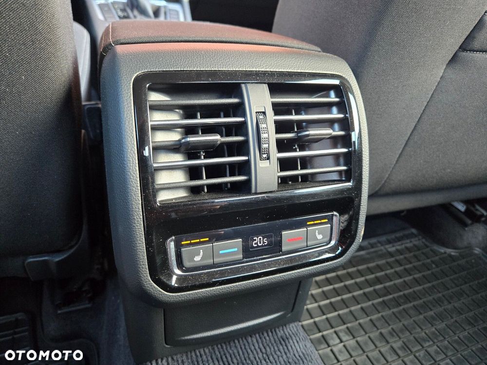 Volkswagen Passat - 12