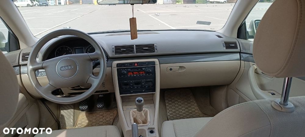 Audi A4 Limousine - 12