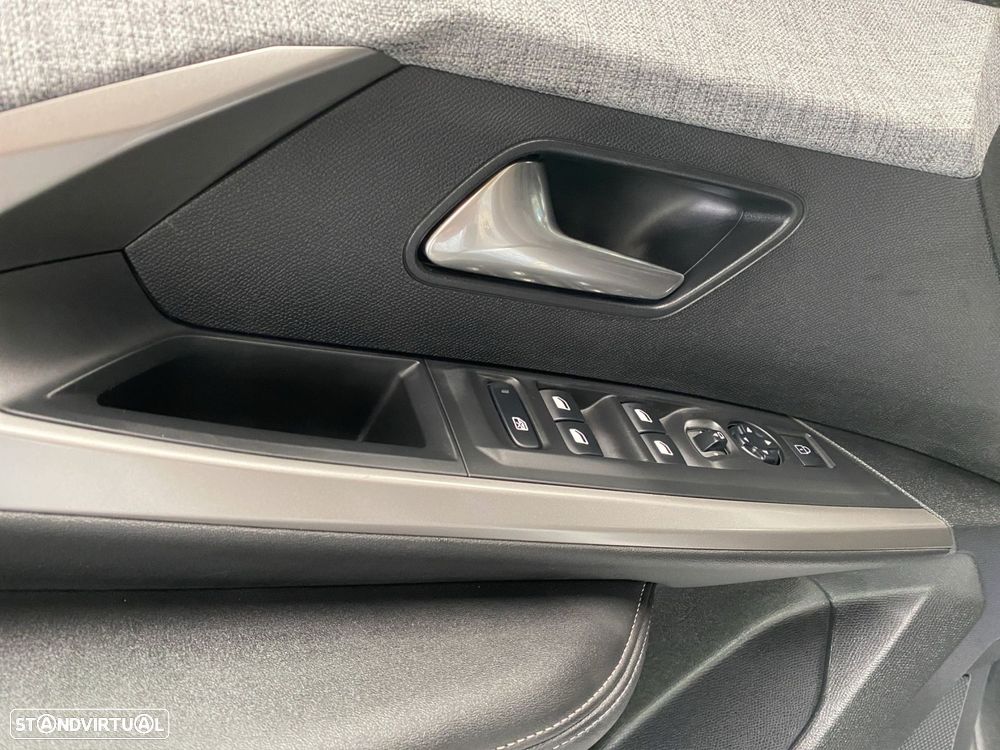 Peugeot 3008 1.2 Hybrid Allure e-DCS6 - 17