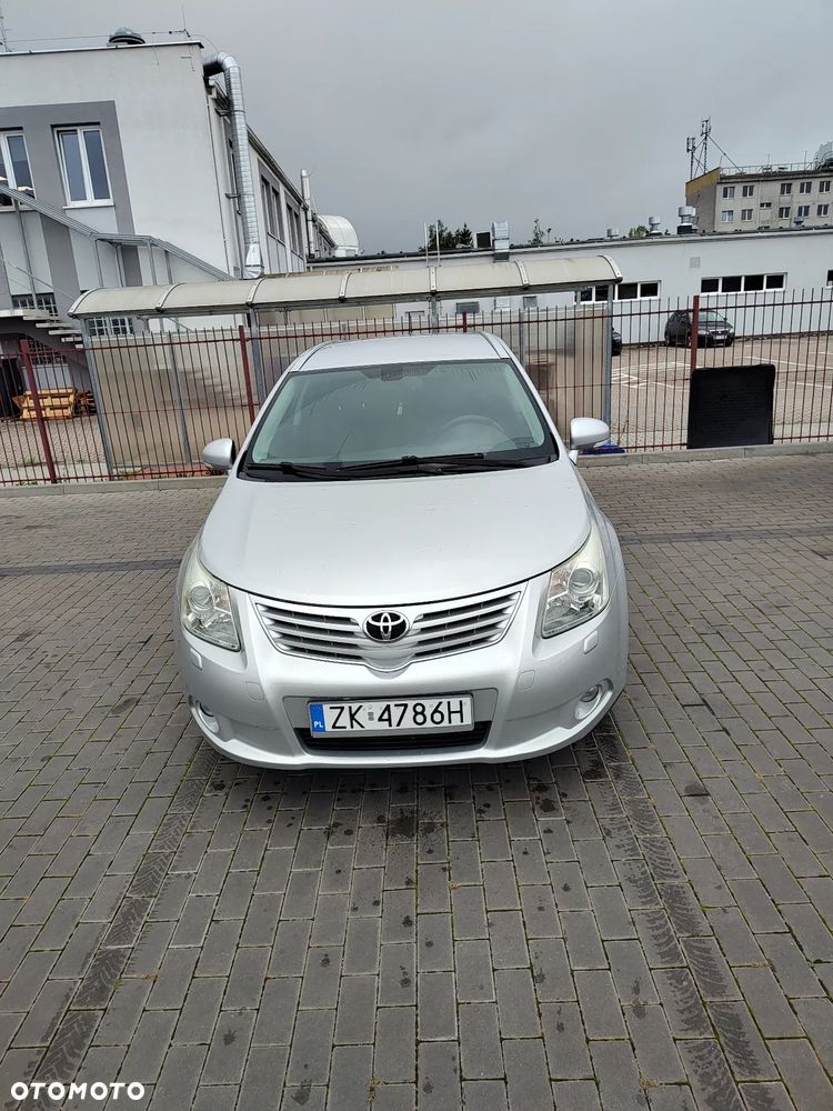 Toyota Avensis - 2