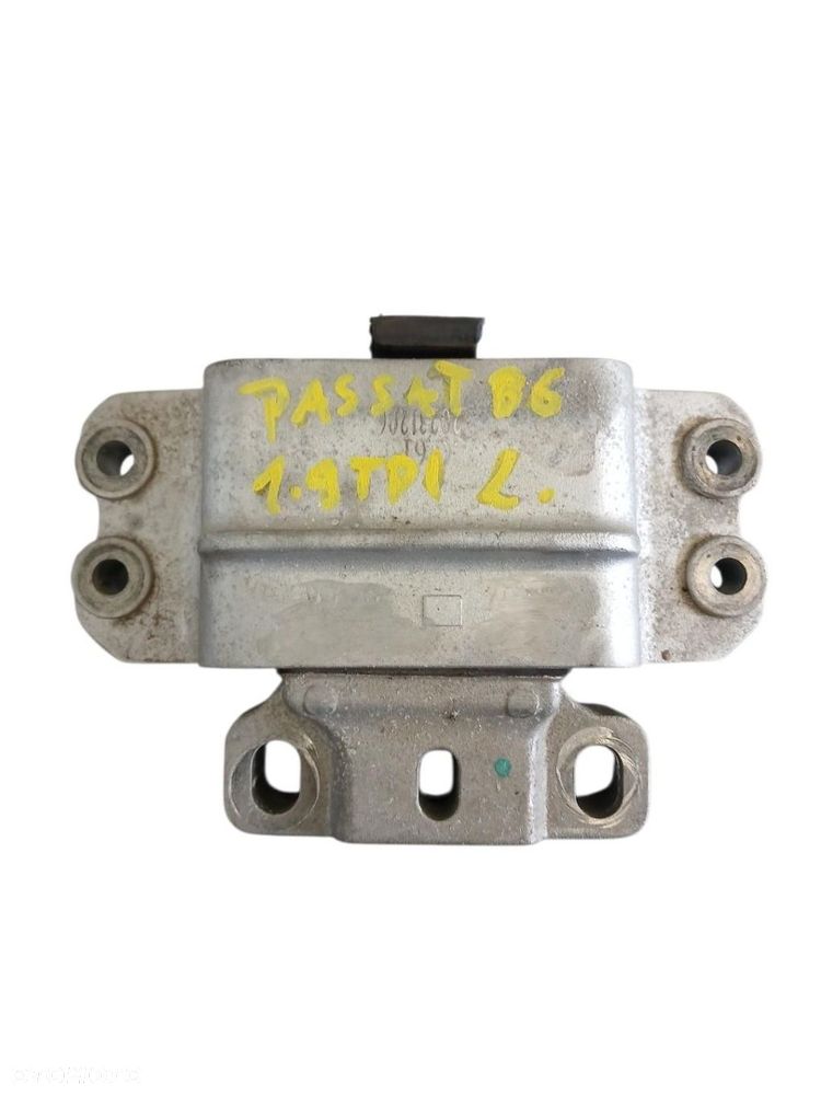 ŁAPA PODUSZKA SILNIKA LEWA VW PASSAT B6 1.9 TDI ŁAPA SILNIKA LEWA PASSAT B6 - 1