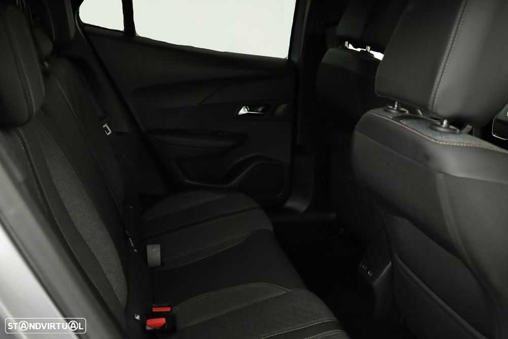 Peugeot 2008 1.2 PureTech Allure EAT8 - 23