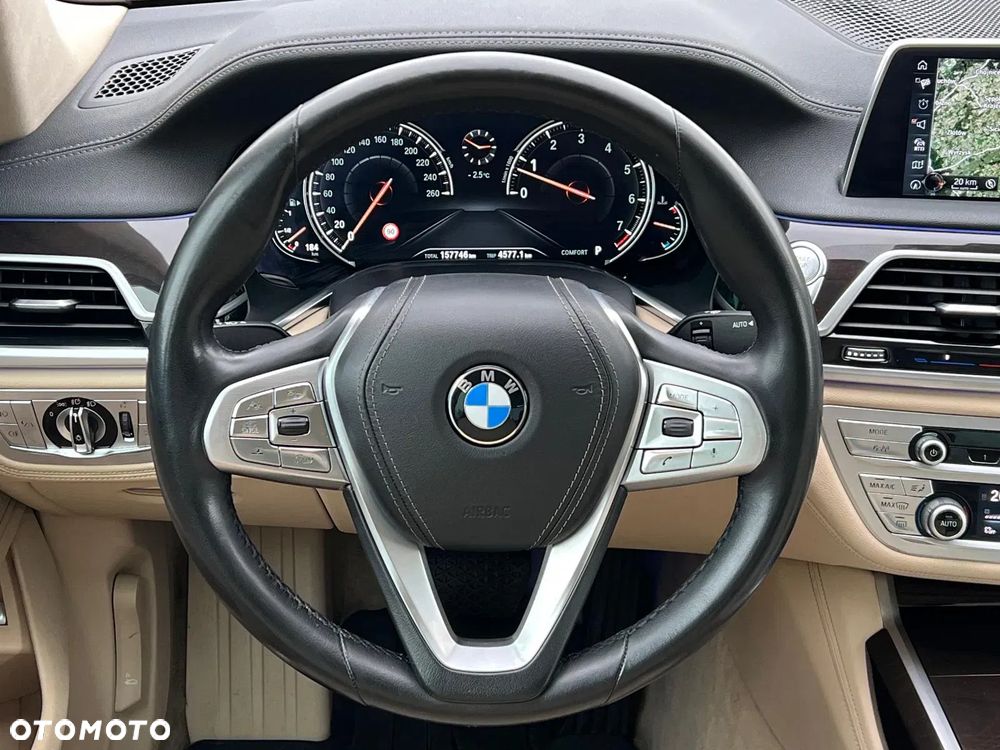 BMW Seria 7 750i xDrive - 20